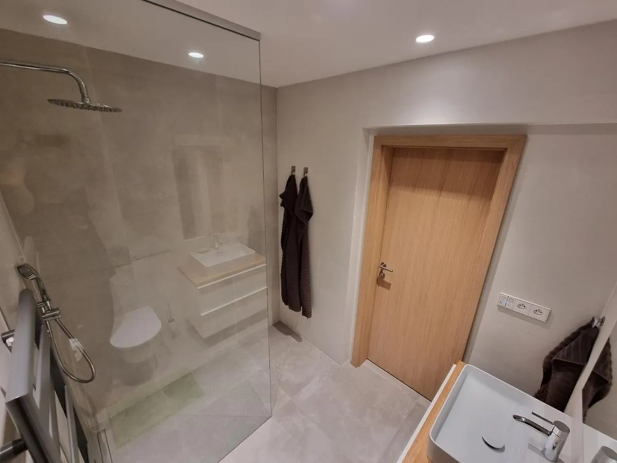 Quiet 1-Bedroom In A Basement Of New Villa Praga República Checa