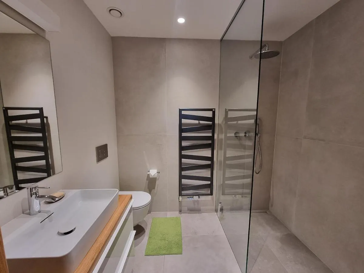 Quiet 1-Bedroom In A Basement Of New Villa Prague