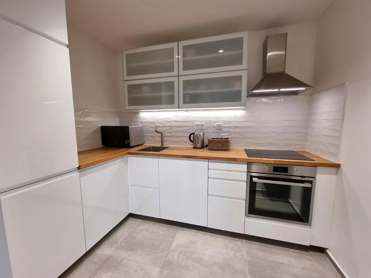 Apartment Quiet 1-Bedroom In A Basement Of New Villa Prague